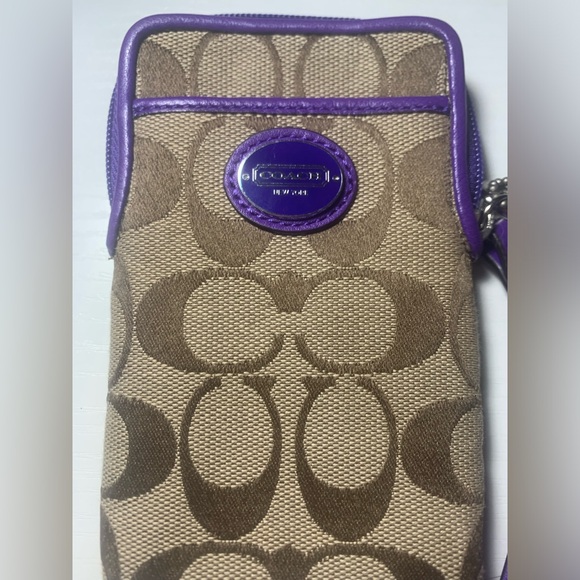 💜2000’s Legacy Purple and Khaki Coach Wristlet💜 - Picture 3 of 8